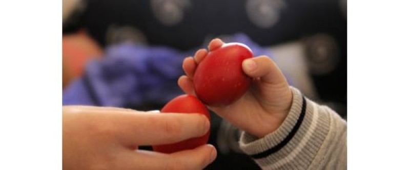 Αυγά πασχαλινά: Πώς καταλαβαίνουμε αν είναι φρέσκα – Κίνδυνοι και θρεπτική αξία